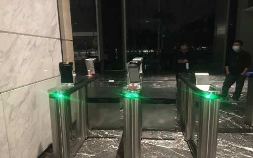 測溫人臉速通門