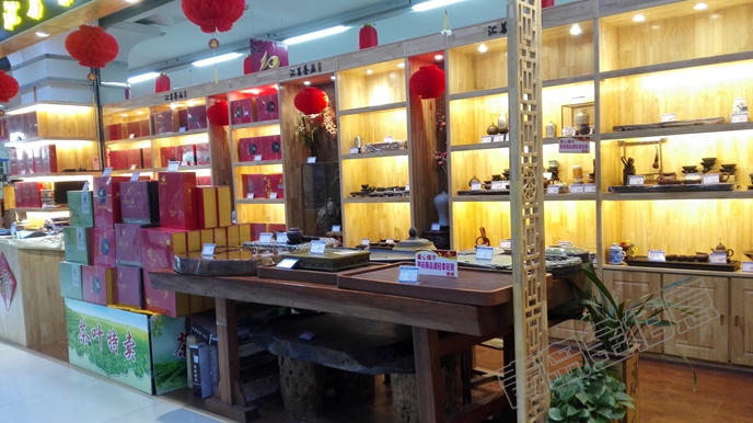 名煙名酒展柜，實木的，打光