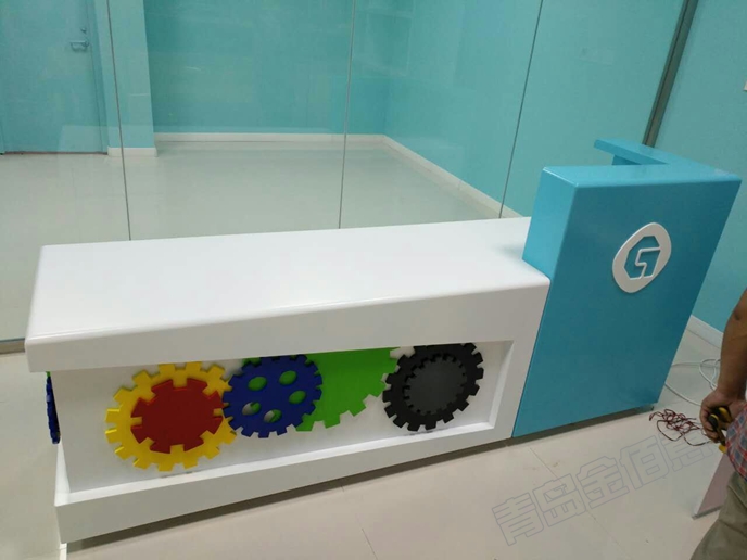 接待臺收銀臺，亮點在齒輪