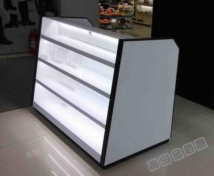 收款臺，收銀臺，帶燈光和展品